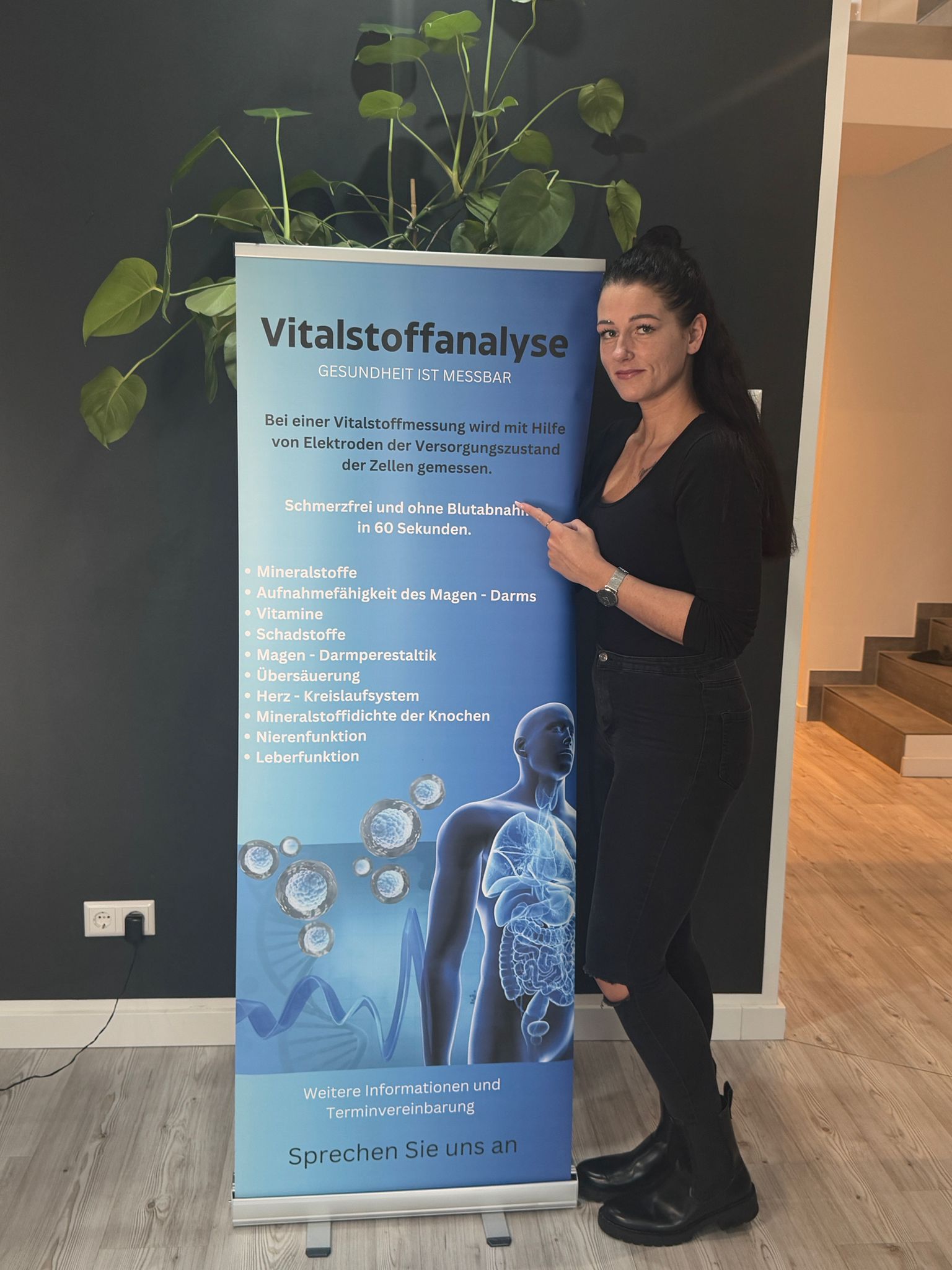 Yvonne Greulich bei der Vitalstoffanalyse